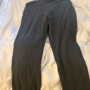 LULULEMON uc Gray size 10 Leggings. Excellent condition to wear anywhere